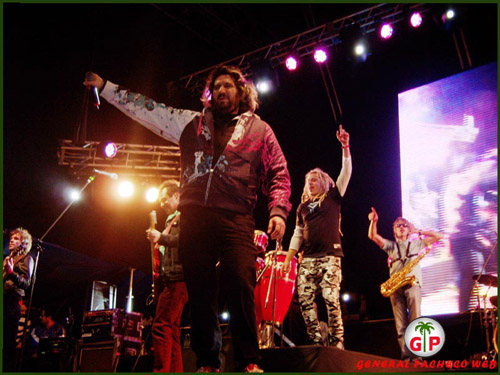 Imagen de la nota: Los Auténticos Decadentes hicieron bailar a Pacheco