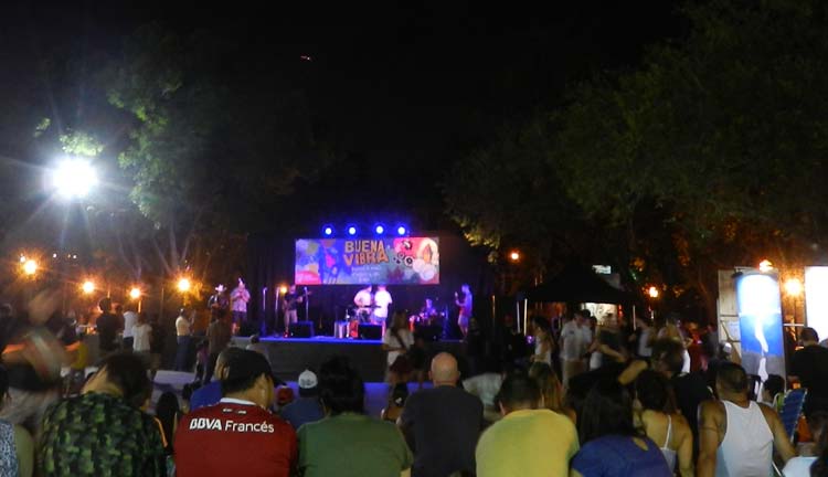 Imagen de la nota: Arrancó el festival Buena Vibra en la plaza de Pacheco