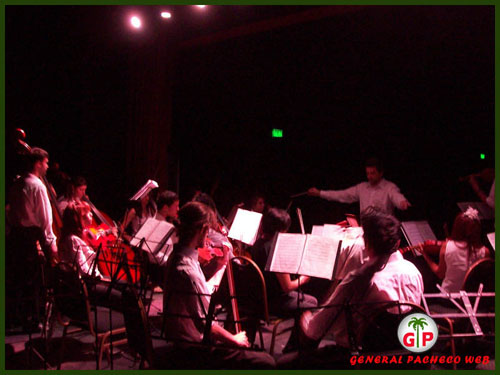 Imagen de la nota: La Orquesta y Coro de Las Tunas se presentó en el Teatro Pacheco