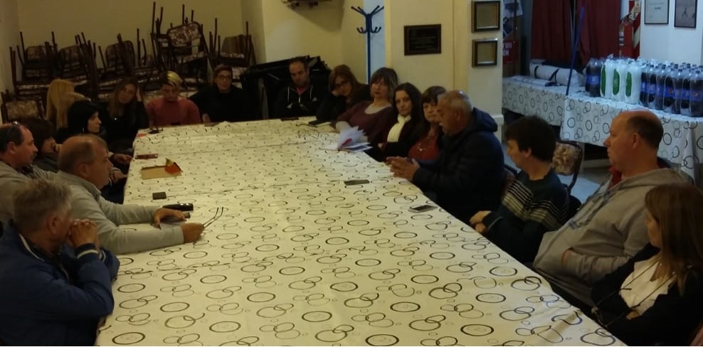 Imagen de la nota: Comerciantes se reunieron con autoridades policiales y con el delegado municipal