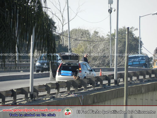 Imagen de la nota: Hieren a dos policias y roban patrullero del COT en el puente de Pacheco
